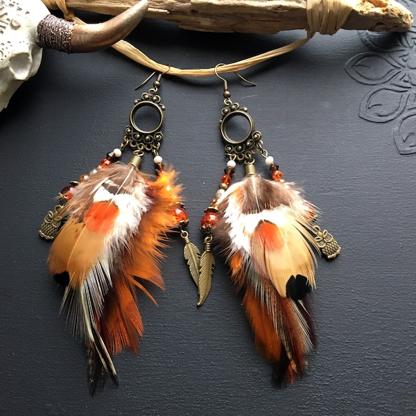 Boucles d'oreilles plumes naturelles, plumes orange, marron, perles, boucles d'oreilles style ethnique, bohème, hippie, boho, bijoux plumes