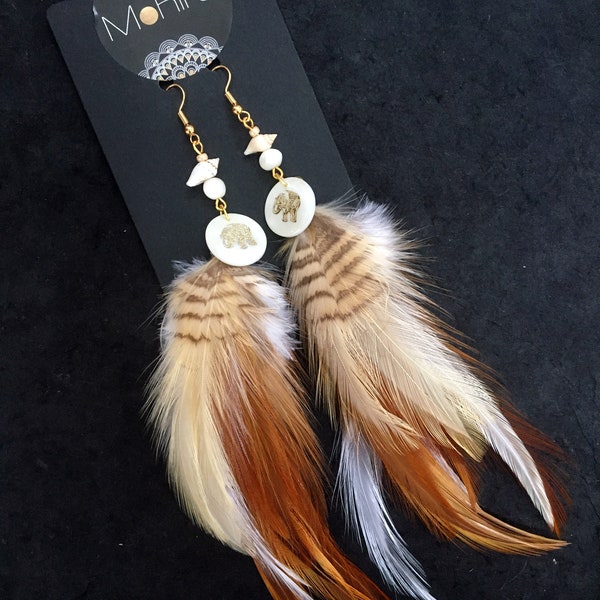 Boucles d'oreilles plumes naturelles blanc et beige, nacre, éléphant, coquillages, boucles d'oreilles bohème, boho chic, hippie