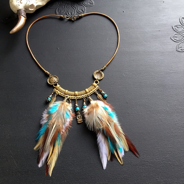 Collier de style ethnique, plumes naturelles, plumes bleu marron beige, perles en verre, cuir, collier ras de cou style bohème ethnique