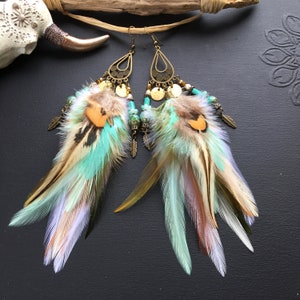 Boucles d'oreilles plumes naturelles, plumes vert menthe, perles, boucles d'oreilles longues ethnique, bohème, boho, gipsy, bohemian, hippie image 1