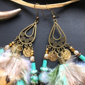 Boucles d'oreilles plumes naturelles, plumes vert menthe, perles, boucles d'oreilles longues ethnique, bohème, boho, gipsy, bohemian, hippie image 7