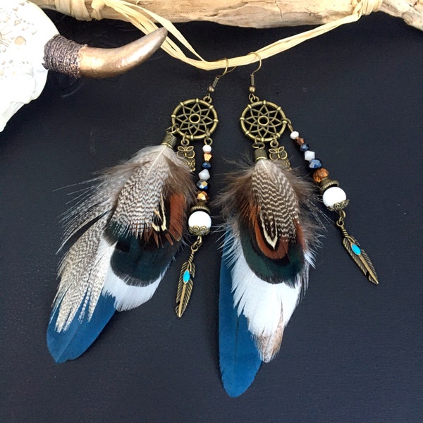 Boucles d'oreilles attrape rêves et plumes bleues, plumes naturelles, perles, boucles d'oreilles style ethnique bohème boho amérindien