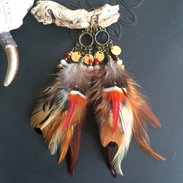 Longues boucles d'oreilles plumes naturelles, perles, sequins, plumes marron beige rouge, boucles d'oreilles bohème boho hippie