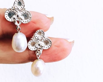 Pendientes elegantes de plata y perlas/ Pendientes de plata de ley/ Perlas de agua dulce