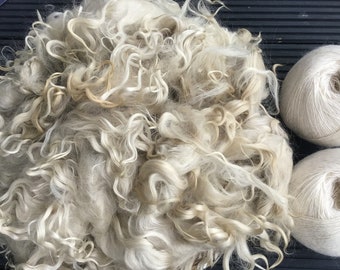 Rohes Mohair, Angoraziegenwolle  mit viel Flausch in beige /Raw mohair, angora goat wool with lots of fluff in beige