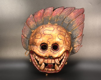 タルー族のシャーマンの悪魔払いのマスク、手彫りのネパール部族の