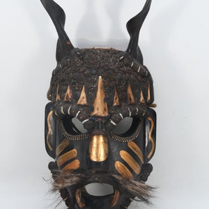 Handgemaakt Himalaya-sjamanistisch gehoornd stammasker: Vintage Wall Décor Collection Traditionele kunstambacht