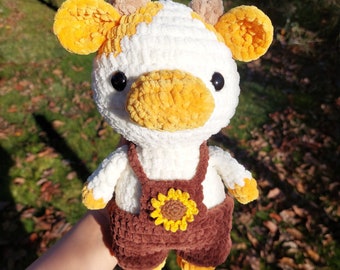 Crochet Sunflower Cow Plushie, Plush Amigurumi Animal, Cow with Dungarees, Plushy Cow in Overalls with A Flower Applique, Cute Stuffed Toy