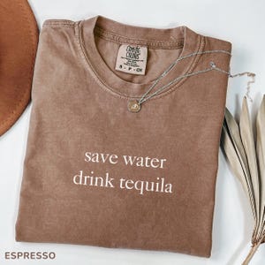 Chemise tequila Comfort Colors® Save Water, chemise alcool sarcastique, chemise tequila, chemises potables amusantes, t-shirt festif tequila