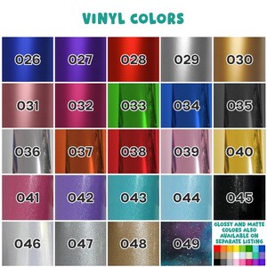 Puede incluir: Una carta de colores titulada VINYL COLORS que muestra veinticuatro muestras numeradas del 026 al 049, con varios acabados s&oacute;lidos, met&aacute;licos y brillantes. Un cuadro de texto indica que hay colores brillantes y mate en otro listado.