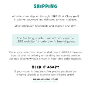 Puede incluir: Un gr&aacute;fico informativo con el t&iacute;tulo SHIPPING en color verde azulado, seguido de texto que explica el env&iacute;o por USPS First Class, limitaciones de seguimiento y una secci&oacute;n titulada NEED IT ASAP? con instrucciones para mejoras de env&iacute;o.