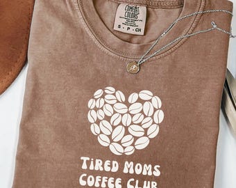 Shirt Comfort Colors® Tired Moms Coffee Club, koffieliefhebber moedercadeau, schattig moederschap T-shirt, gezellig vintage grafisch T-shirt, comfortabele pasvorm