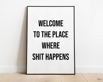 Bienvenido al lugar donde pasa la mierda | Póster de baño, en blanco y negro