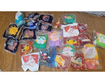 Gemengde partij Disney Mickey Mouse-figuurtjes, McDonald's Happy Meal-speelgoed, sommige verzegeld.