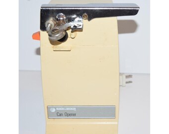 Vtg Black & Decker Tall Electric Can Opener Counter Top EC32D Used