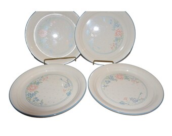 Set van 4 decoratieve dinerborden van Corelle by Corning met Symphony bloemenpatroon.
