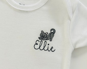 Personalized Embroidered cat baby bodysuit, cat bodysuit, personalized baby bodysuit, baby name bodysuit, cat baby outfit, gift for baby