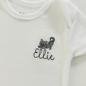 Personalized Embroidered cat baby bodysuit, cat bodysuit, personalized baby bodysuit, baby name bodysuit, cat baby outfit, gift for baby
