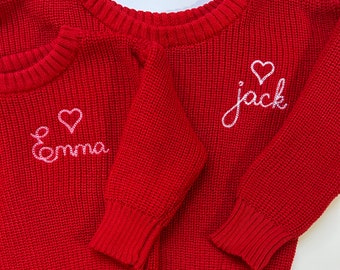 Pull personnalisé pour bébé en bas âge avec nom brodé Saint-Valentin, cadeau pour bébé en bas âge, pull personnalisé rouge pour bébé avec nom de Saint-Valentin