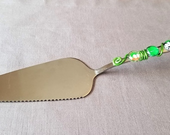 8.5" Long Beaded Pie Server,  Wire Wrapped Beaded Cake server, Wire Wrapped Beaded St. Patrick's Day Cake Server, Pie/Cake Server Green
