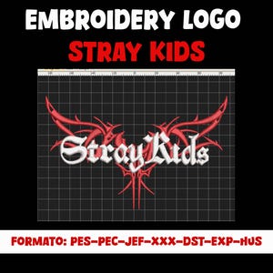 以下が含まれることがあります： 「Stray Kids」というテキストと、炎のようなスタイリッシュなデザインを組み合わせた赤と白の刺繍デザイン。デザインは黒いグリッドの背景に表示されます。「FORMATO: PES-PEC-JEF-XXX-DST-EXP-HUS」というテキストはデザインの下に表示されます。