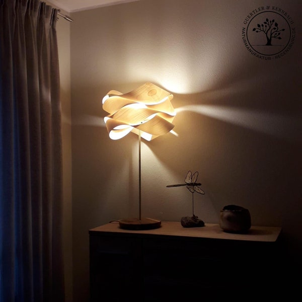 Lampe en bois Yaeko en érable et chêne, lampadaire