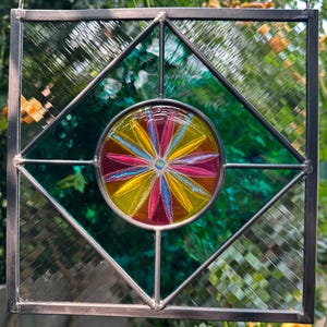 Suspension de vitrail, attrape-soleil mandala, fleur holographique