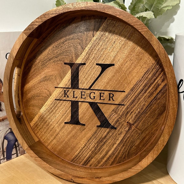Ronde houten dienblad met handgrepen, gepersonaliseerd woondecoratie, gepersonaliseerde housewarmingcadeaus, cadeaus pasgetrouwd