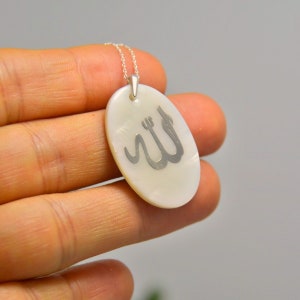 Calligraphy Arabic Allah Necklace, Wedding Muslim Lady Gift, Religious Gemstone Letter Jewelry, White Round Dics Letter Pendant, Arabic God