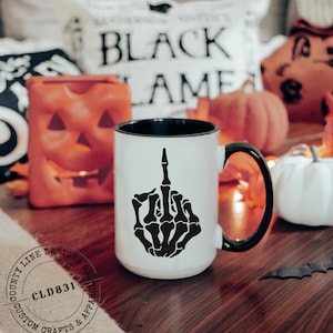Handgefertigte Keramiktasse, Halloween-Herbstbecher, Geister-Gesicht-Tasse, Skelettkaffeetasse, lustiges Halloween-Geschenk, Geschenk für sie, gruselige Jahreszeit, 15 Unze