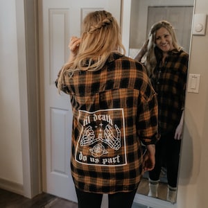 flannel shirt wedding dress Lumberjack #wedding ideas