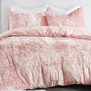 Blush pink crushed velvet throw new arrivals