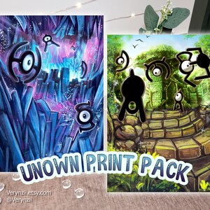 Könnte beinhalten: Zwei Drucke mit dem Pokémon Unown. Der erste Druck zeigt Unown in einer blauen und violetten Kristallhöhle. Der zweite Druck zeigt Unown in einem grünen Wald mit einer Steintreppe. Die Drucke sind Teil eines "Unown Print Packs".