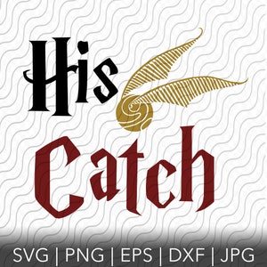 Op de afbeelding: Een digitaal ontwerp met de woorden "His Catch" in een rood, gotisch lettertype. Een gouden snitch uit de Harry Potter-serie is boven het woord "His" geplaatst.