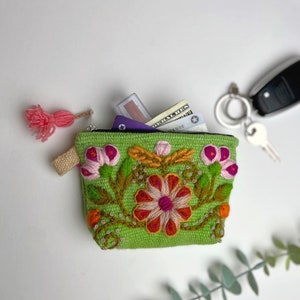 Petite pochette Victoria, porte-monnaie, portefeuille brodé, pochette florale, portefeuille en tissu, jardinière, cadeau pour elle, cadeau de remerciement, pochette rose
