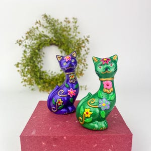 Hand-Painted Ceramic Cat Figurine: Peruvian Folk Art Decor (4&quot;)