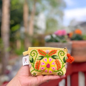 Monedero pequeño con margaritas, monedero, billetera bordada, monedero floral, billetera de tela, regalo para ella, regalo de agradecimiento, bolso amarillo