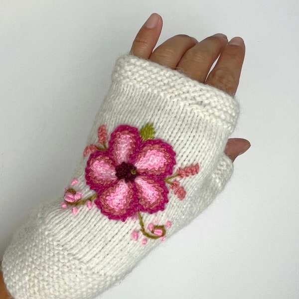 Margarita Fingerless Alpaca Gloves, Hand embroidered Peruvian gloves, Floral Fingerless Gloves, Andean Gloves
