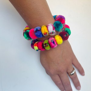 Regenboog pompom-scrunchies, elastische regenboogarmband, Andes-haarelastiekje