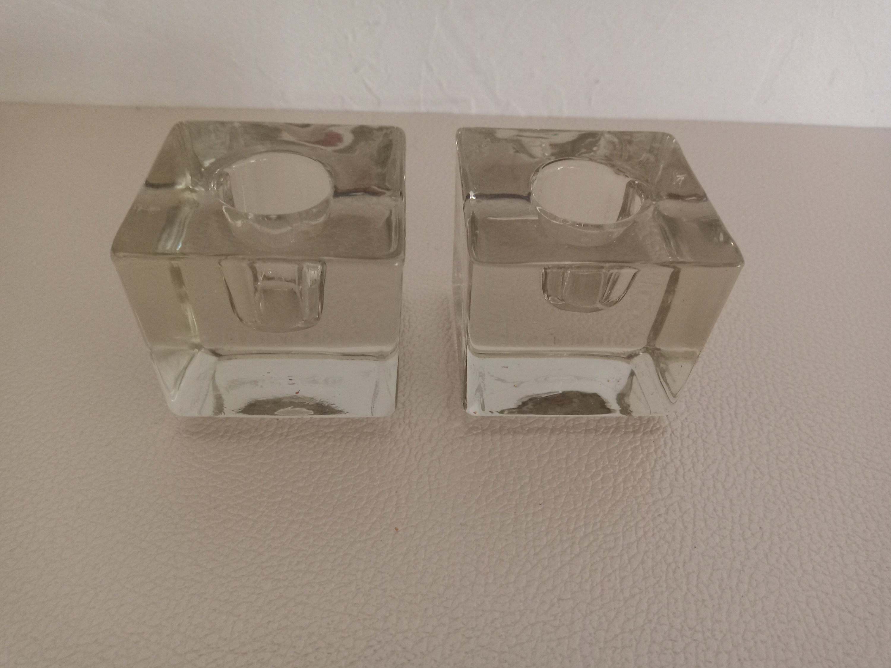 Paires de Bougeoirs en Verre