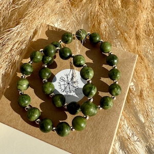 Kanadischer Nephrit Jade Armband – 10mm Naturstein | Schutzstein für Balance und innere Ruhe | Handgefertigtes Heilstein Schmuckstück