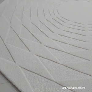 Minimalist Modern Abstract Irregular Shape solid ivory white Woolen Hand Tufted Designer Area Rug for Living Room Bedroom lounge 6x6 7x7 Rug