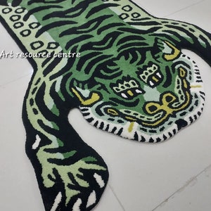 handmade tufted Tibetan tiger skin wool rug for living room, bedroom,  raging tiger skin color jungle green pattern rug for office kids room