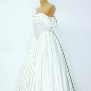 Robe de mariée corset à épaules dénudées et jupe évasée, élégante robe de mariée personnalisée