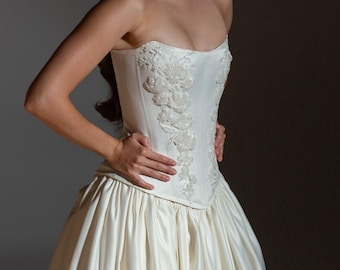 Abito da sposa in raso avorio con ricamo a mano, corsetto e gonna, abito da sposa su misura