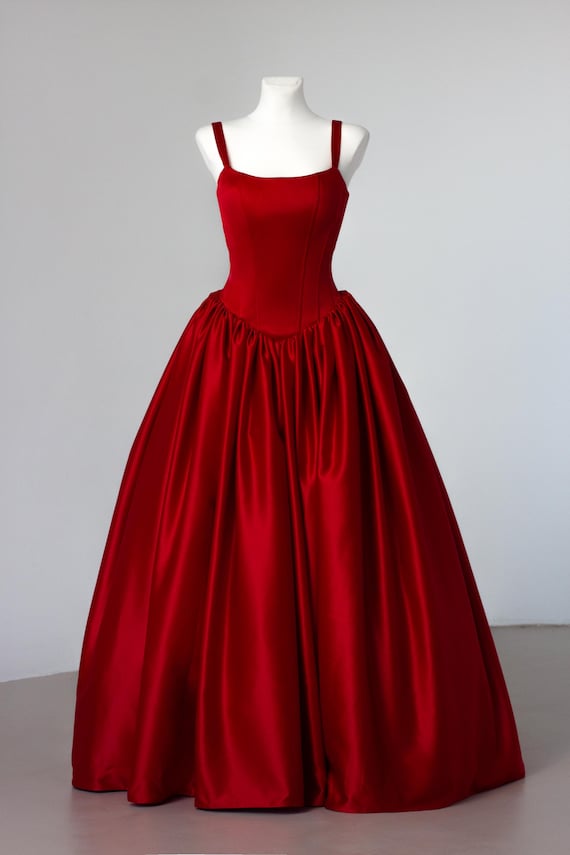 Classic Full Skirt Gala Dress, Elegant Corset Ballgown for Special Occasions
