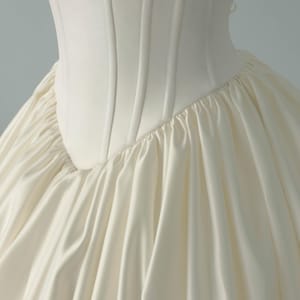 Classic Full Skirt Gala Dress, Elegant Corset Ballgown for Special Occasions image 12