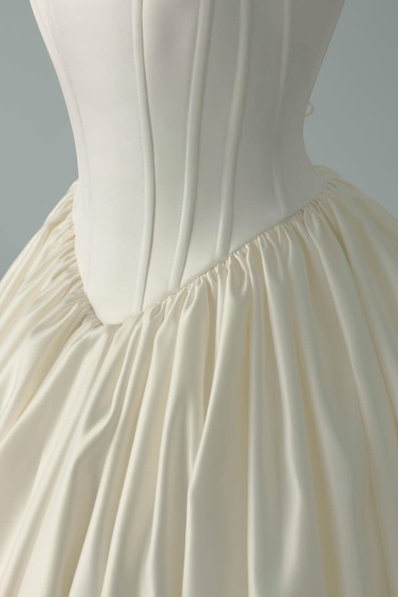 Classic Full Skirt Gala Dress, Elegant Corset Ballgown for Special Occasions image 12