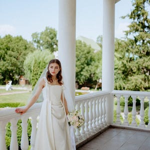Corset Style Mini Wedding Dress Court Train Dress Vestido De Novia Bow Satin Bridal Gown Skirt