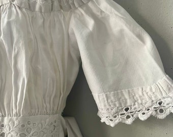 Vestido bautismal antiguo y vintage hecho a mano.